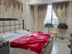 En eller flere senge i et værelse på BHURBAN Family APARTMENTS