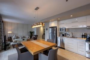 Кухня або міні-кухня у Les Immeubles Charlevoix - Le 1172