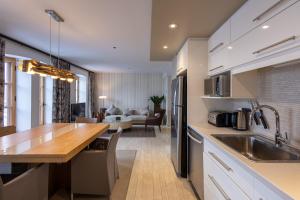 Кухня або міні-кухня у Les Immeubles Charlevoix - Le 1172