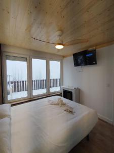 En eller flere senge i et værelse på BULGARIA LUXURY con parking + 21 billeder