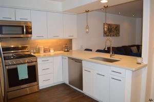 Nhà bếp/bếp nhỏ tại 2BD Ground Floor Condo in Gated Gardens Pool&Spa