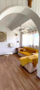 Khu vực ghế ngồi tại Tiny Om tank and pool, work in progress