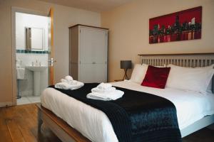 Postel nebo postele na pokoji v ubytování Newcastle Seafront Apartment with Wifi and Parking