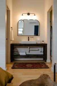 Koupelna v ubytování Hotel Royal + 53 fotografií