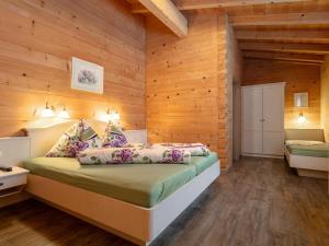 Postel nebo postele na pokoji v ubytování Lahnerhorn Marchenthorn