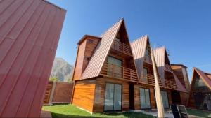 Bygningen som lodgen ligger i + 10 billeder