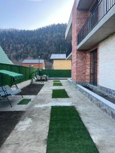 Nespecifikovaný výhled na hory nebo výhled na hory při pohledu z vily