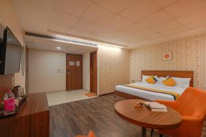 TV a/nebo společenská místnost v ubytování Oasis Inn