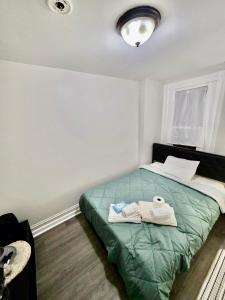 Giường trong phòng chung tại Cute Private Room Full Bed