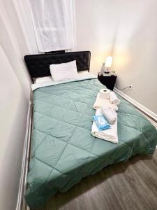 Giường trong phòng chung tại Cute Private Room Full Bed +4 ảnh