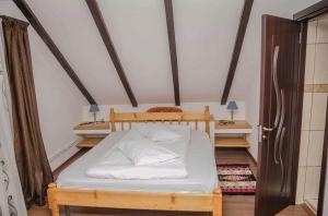 Postel nebo postele na pokoji v ubytování Casa Csiki