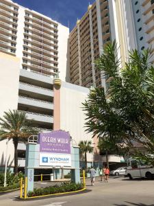 een bord voor een gebouw met hoge gebouwen bij Daytona Ocean Walk 2424A in Seabreeze