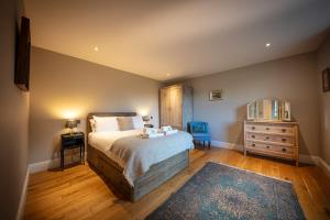 En eller flere senge i et værelse på Dunvegan Castle Keepers Cottage