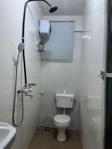 a bathroom with a shower with a toilet and a sink at E&V APARTMENT Berger Express in Iseri-Oke