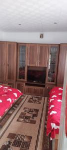 En eller flere senge i et værelse på Casă Ghimbav -Brasov