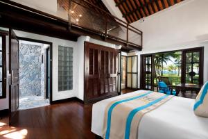 En eller flere senge i et værelse på SBH Le Belhamy Beach Resort