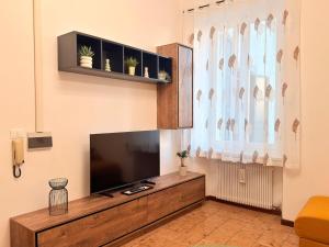 TV a/nebo společenská místnost v ubytování Historic residence - Center of Cividale & parking