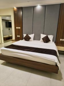 Ένα ή περισσότερα κρεβάτια σε δωμάτιο στο فندق جراند روز