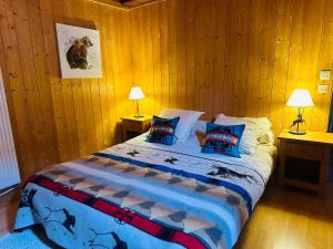 Postel nebo postele na pokoji v ubytování Maison du Bourg