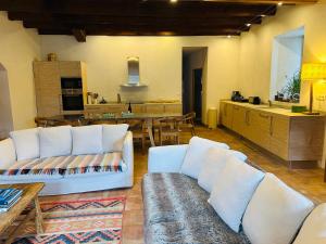 Kuchyň nebo kuchyňský kout v ubytování Maison du Bourg