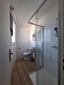 Phòng tắm tại Hotel Le Coureau