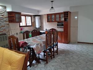 a kitchen with a table and some chairs and a kitchen with at El descanso in Mar del Plata