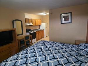 Køkken eller tekøkken på Relax Motel by Hotel O Arlington TX