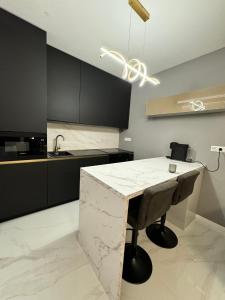 Η κουζίνα ή μικρή κουζίνα στο Luxury Castle View Apartment Trenčín