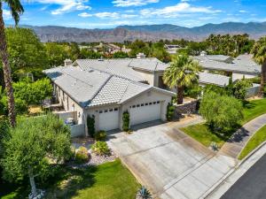 En generel udsigt til bjerge eller udsigt til bjerge taget fra feriehuset