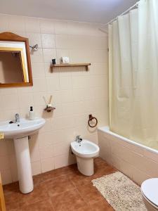 Koupelna v ubytování Casa Rural "Corral del Toro"