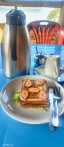 um prato branco com uma torrada sobre uma mesa em Wycliffˋs Eco Lodge em Kabale mais 39 fotografias