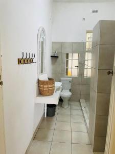 Ένα μπάνιο στο Place On Oak unit 2 +18 φωτογραφίες