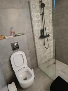 Ένα μπάνιο στο Platanos Nest -Pet Friendly