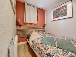 En eller flere senge i et værelse på Cosy 4 personnes au bord de l'eau