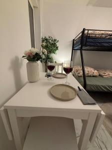 a white table with two glasses of red wine at Cologne 20 min Tram 1 min, Top City Apartment in Niederdorla +9 photos