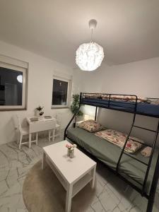 a bedroom with a bunk bed and a table at Cologne 20 min Tram 1 min, Top City Apartment in Niederdorla