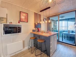 Køkken eller tekøkken på Cosy 4 personnes au bord de l'eau