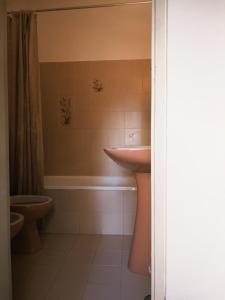 Et badeværelse på Casinha Menta