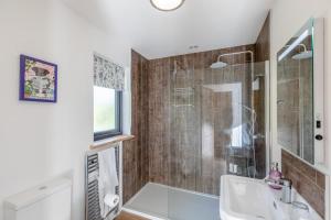 Et badeværelse på 4 Bed in Berriew oc-t31114 + 19 billeder