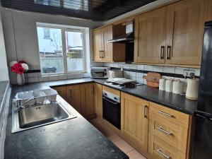 Nhà bếp/bếp nhỏ tại Peaceful Home in Hermitage Street Rishton