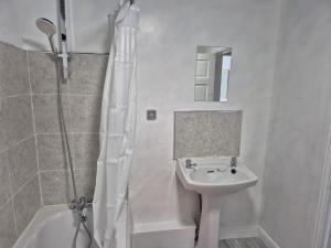 Phòng tắm tại Peaceful Home in Hermitage Street Rishton