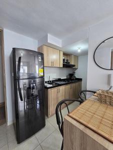Kuchyň nebo kuchyňský kout v ubytování Más de 30 Apartamentos Privados en el Quindío con PISCINA
