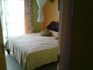 Postel nebo postele na pokoji v ubytování Raya hotel Nyali Mombasa