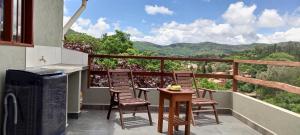 En generel udsigt til bjerge eller udsigt til bjerge taget fra bed and breakfast-stedet