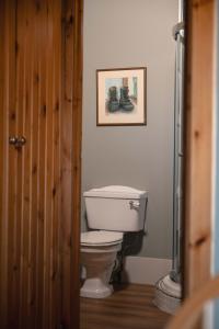 Phòng tắm tại The Bothy at Coneloch +26 ảnh