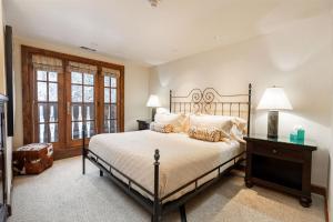 Postel nebo postele na pokoji v ubytování Ascent Residence 309 + 39 fotografií