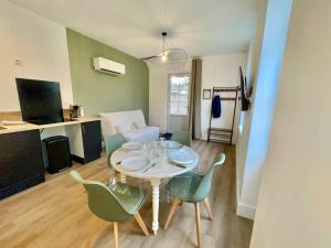 a living room with a table and chairs at Les Jardins Bas in Moulins +21 photos