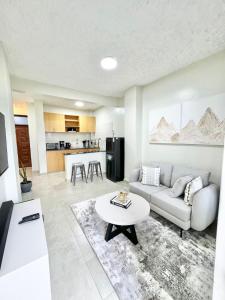 Køkken eller tekøkken på Cozy modern apartment in Nanyuki + 8 billeder