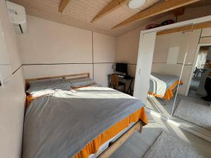 Postel nebo postele na pokoji v ubytování Modern holiday home