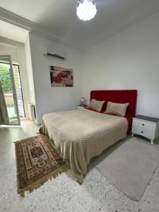 Giường trong phòng chung tại S+2 manzah 7 bis